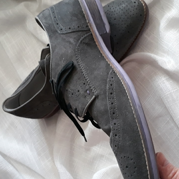 Kenneth Cole Social Gathering grey suede wing tip laced shoes. Size 10 - Picture 6 of 10